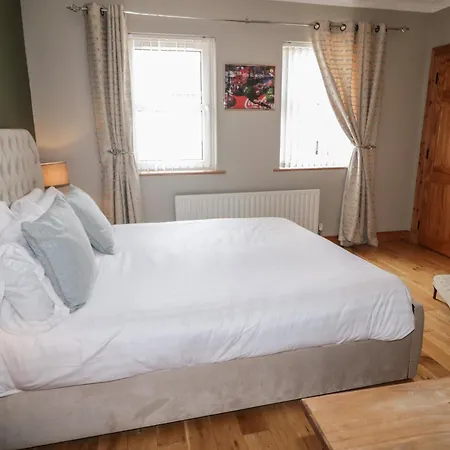Holiday home Donagh Cross Town House