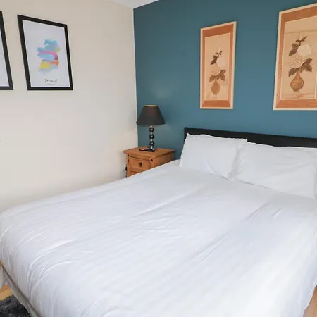 Donagh Cross Town House