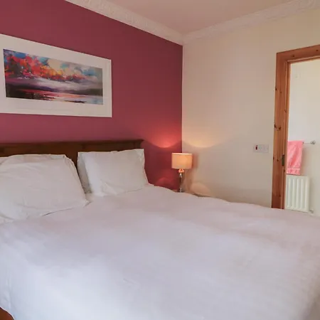 Donagh Cross Town House *