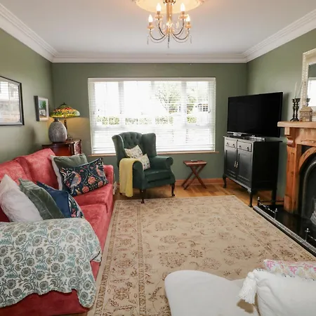 Donagh Cross Town House