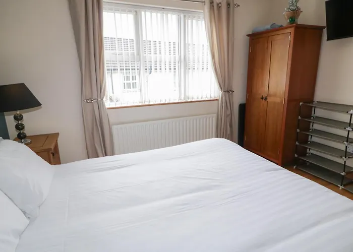 Donagh Cross Town House *