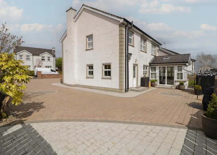 Donagh Cross Town House קרנדונה