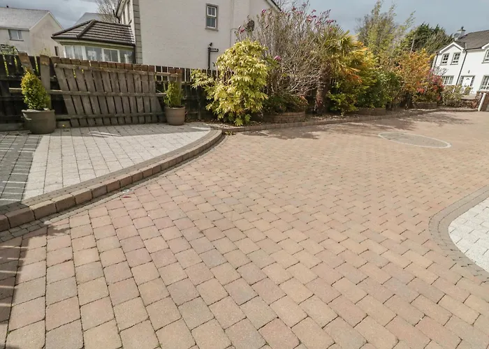 Donagh Cross Town House