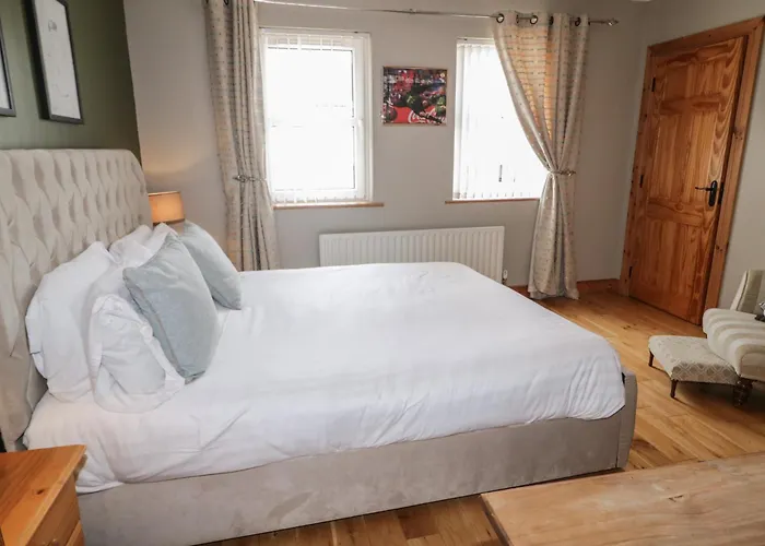 בית נופש Donagh Cross Town House