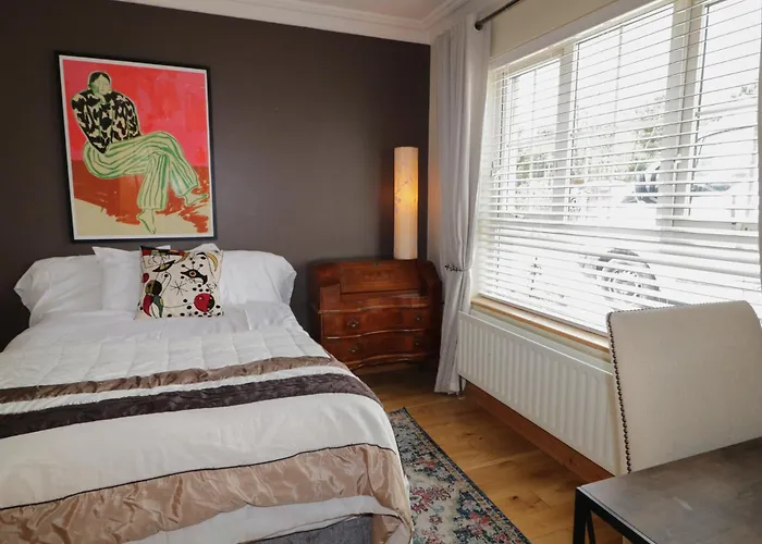 Donagh Cross Town House בית נופש *