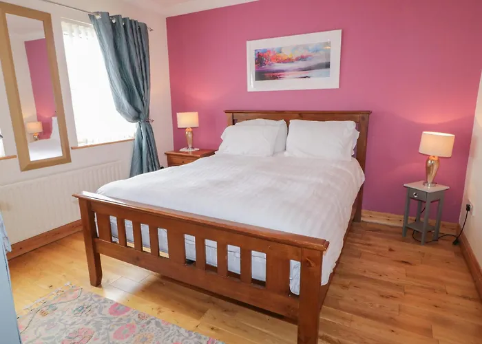 בית נופש Donagh Cross Town House *