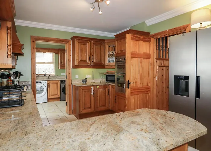 בית נופש Donagh Cross Town House *